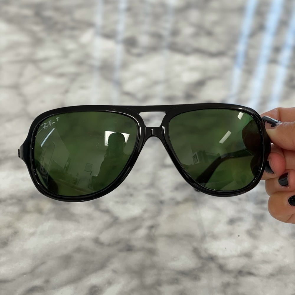 Black polarized Ray Ban Aviators